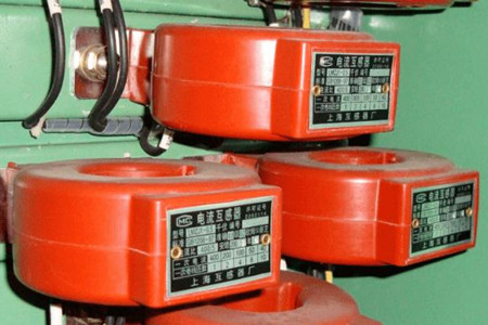 為什么電流互感器二次側不能開路？